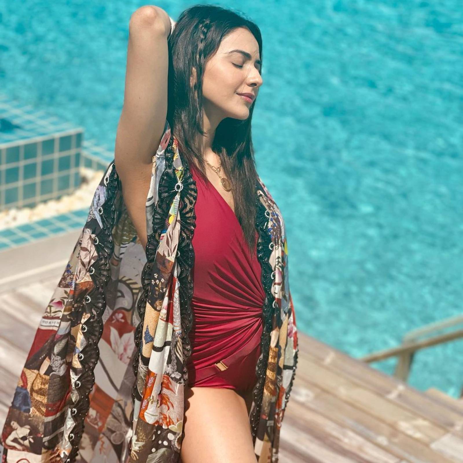 Rakul Preet Singh Raises Mercury in Hot Bikini as She Takes a Dip in  Freezing Weather Amid Snowfall Watch