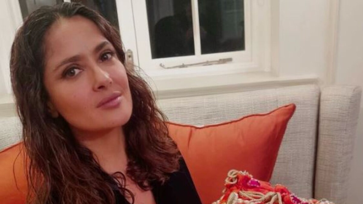 Salma Hayek Makes a Typo While Wishing Netizens 'Shush' Diwali, Fan Says 'Still Appreciable'