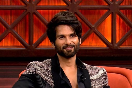 Shahid Kapoor Has a Priceless Reaction as Riteish Deshmukh Takes a Dig at Vivah, Watch ROFL Video Shahid Kapoor Has a Priceless Reaction as Riteish Deshmukh Takes a Dig at Vivah, Watch ROFL Video