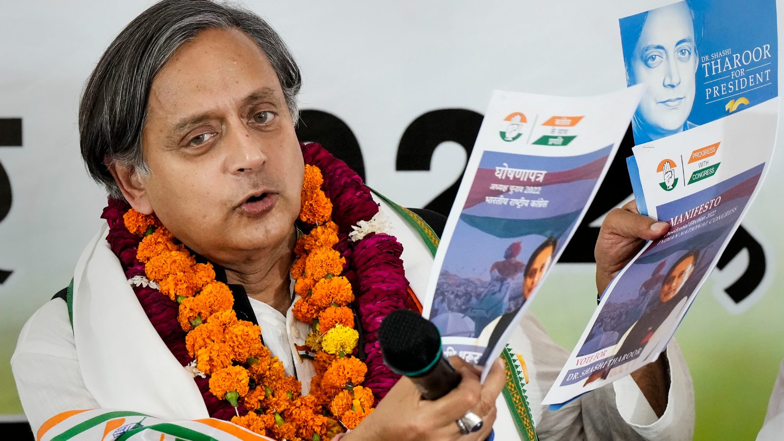 Shashi Tharoor Could Lose, But Congress under Mallikarjun Kharge Should  Adopt His 10 'Ideas'