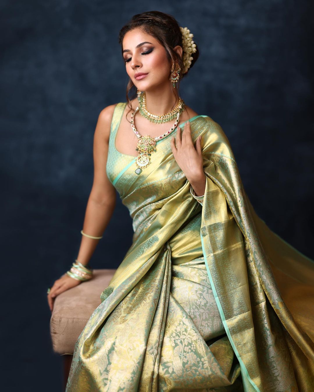 Shehnaaz Gill gives regal vibes in the purely traditional avatar.  