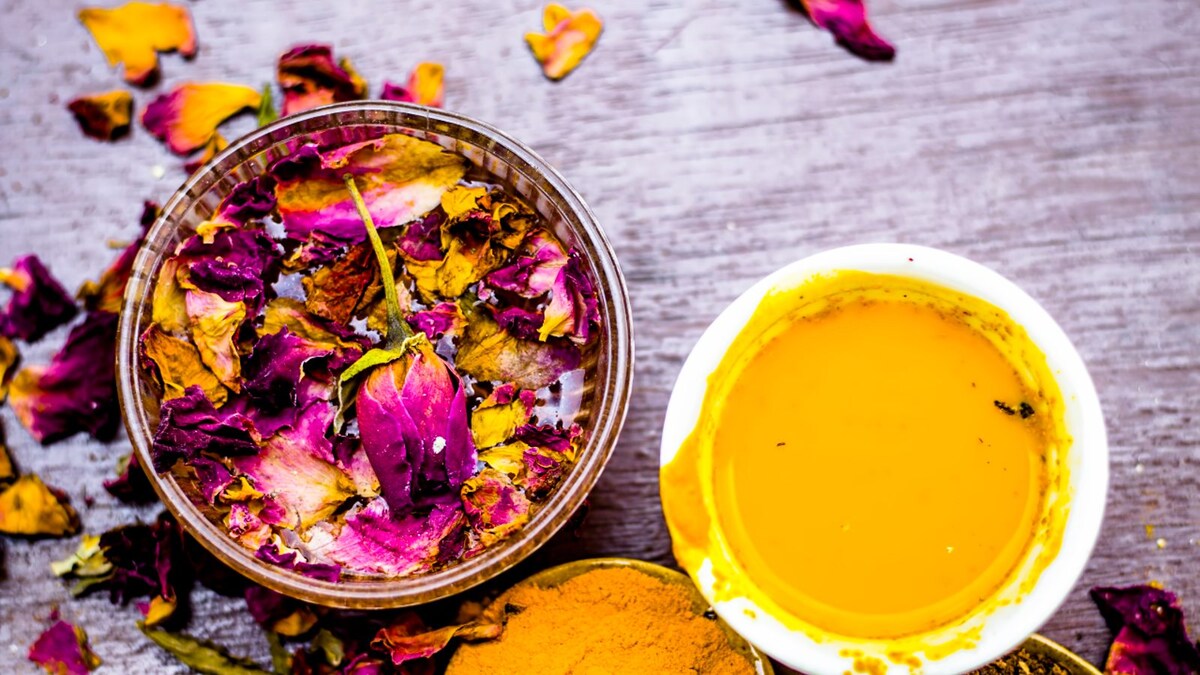 Get a Glowing Face At Home This Festive Season With 5 DIY Natural Home Remedies