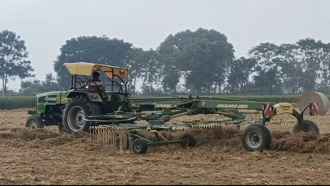 The erratic weather patterns leave most farmers counting their losses every year. Once the rain commences, it not only brings down the overall rice output but also makes the leftover straw unsuitable for processing by plants. (News18)