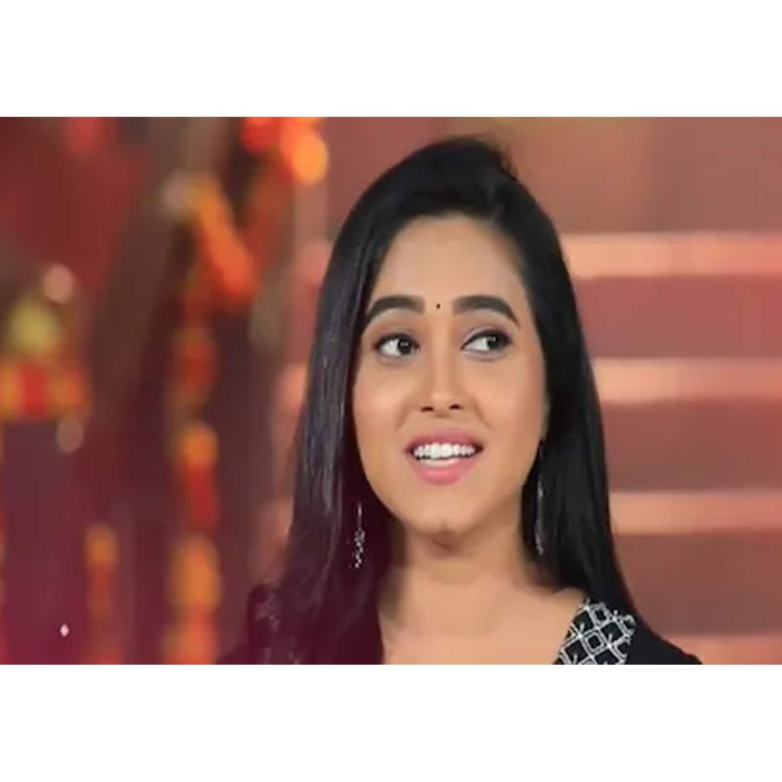 Dikdagi ayollarning yovvoyi porno orgazmlari