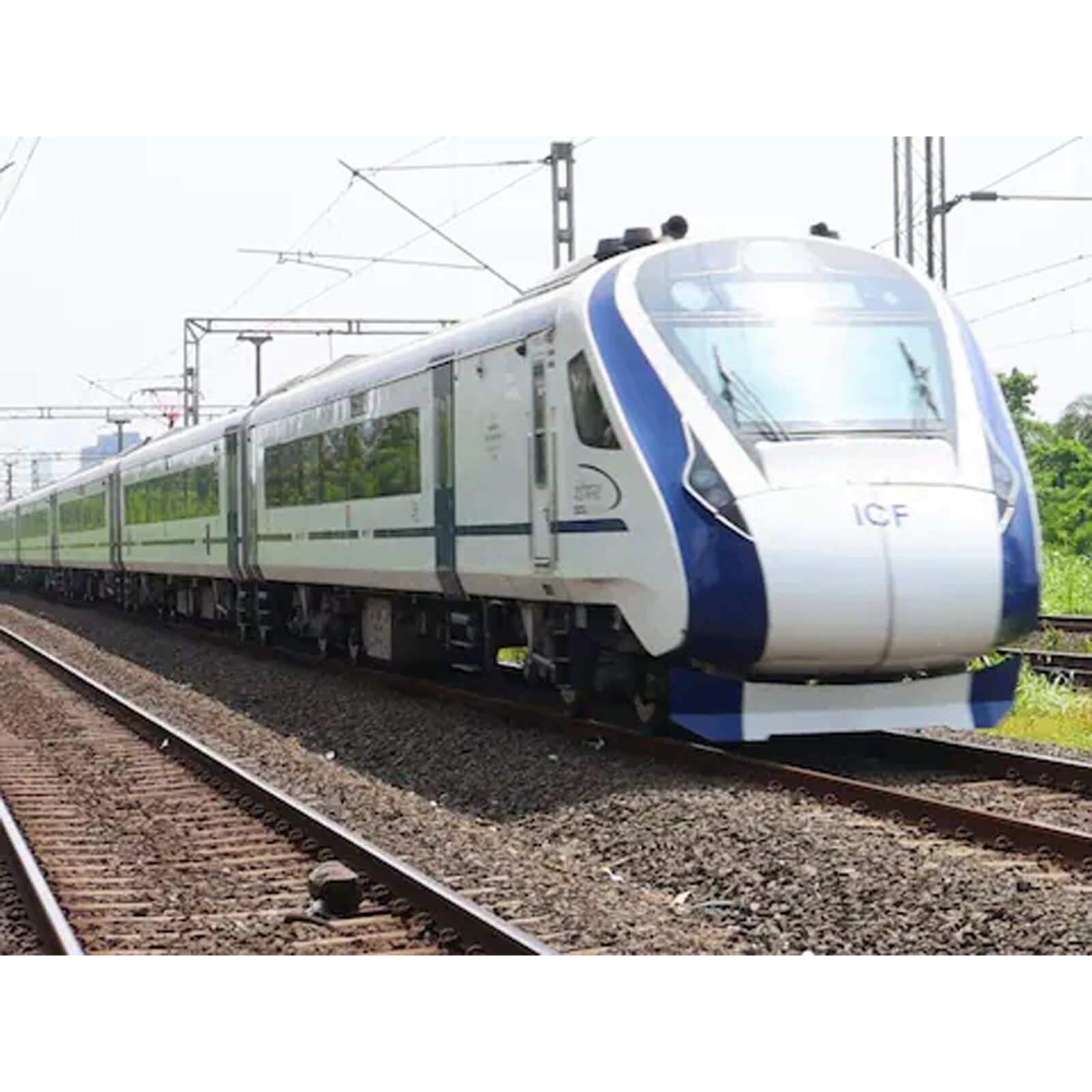 Mumbai-Gandhinagar Vande Bharat Train To Now Halt At Vapi Station; Check  Timings | Auto News - News18