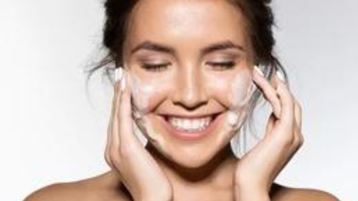 5 Reasons Your Skin Needs That Extra Pampering Before Going To Bed News18