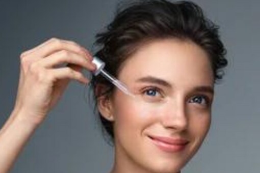 Serums contain anti-inflammatory ingredients that soothe sensitive patches on the skin. (Image: Shutterstock)