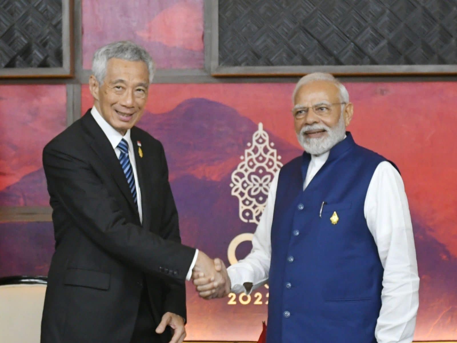 NEW DELHI, INDIA - JANUARY 25: Prime Minister Narendra Modi (R) shakes hand  with Prime Minister of Singapore Lee Hsien Loong (L) prior to their  bilateral meeting on the sidelines of India-ASEAN