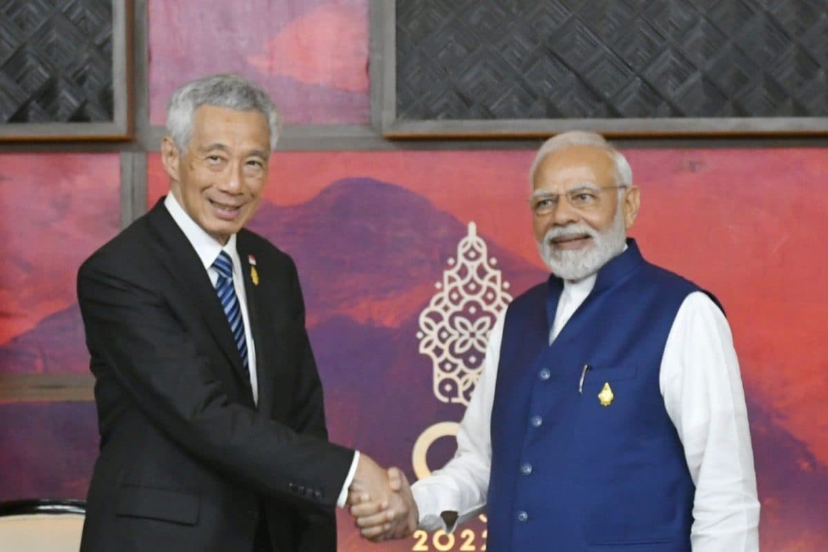 PM Modi Meets Singapore's Lee Hsien Loong, Says Country Important Pillar of India's 'Act East' Policy
