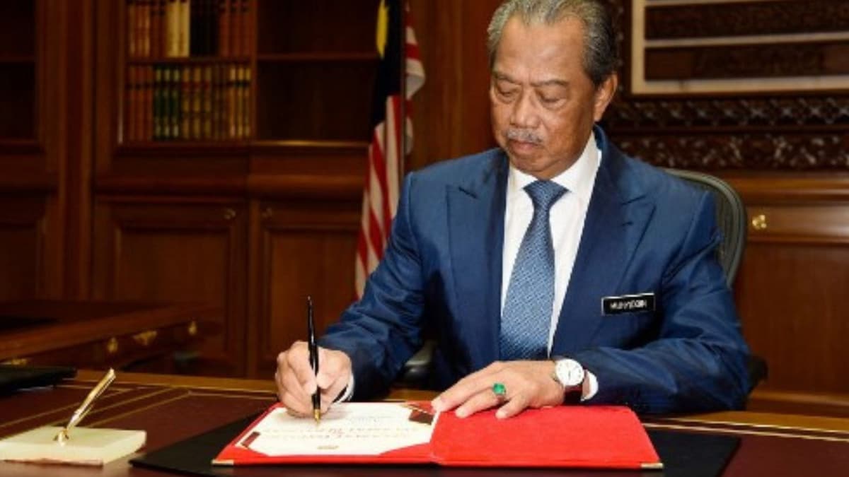 Muhyiddin Vs Anwar in Malaysia's Hung Parliament as Rival Parties Race to Form Govt Before Deadline