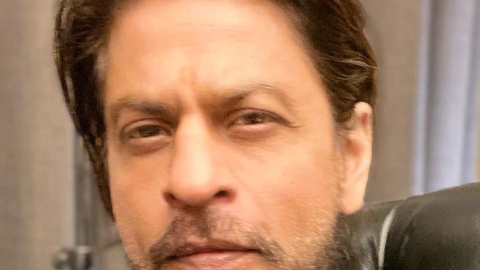 Shah Rukh Khan Has a Hilarious Reply To a Fan Who Asks 'Why Are You So ...