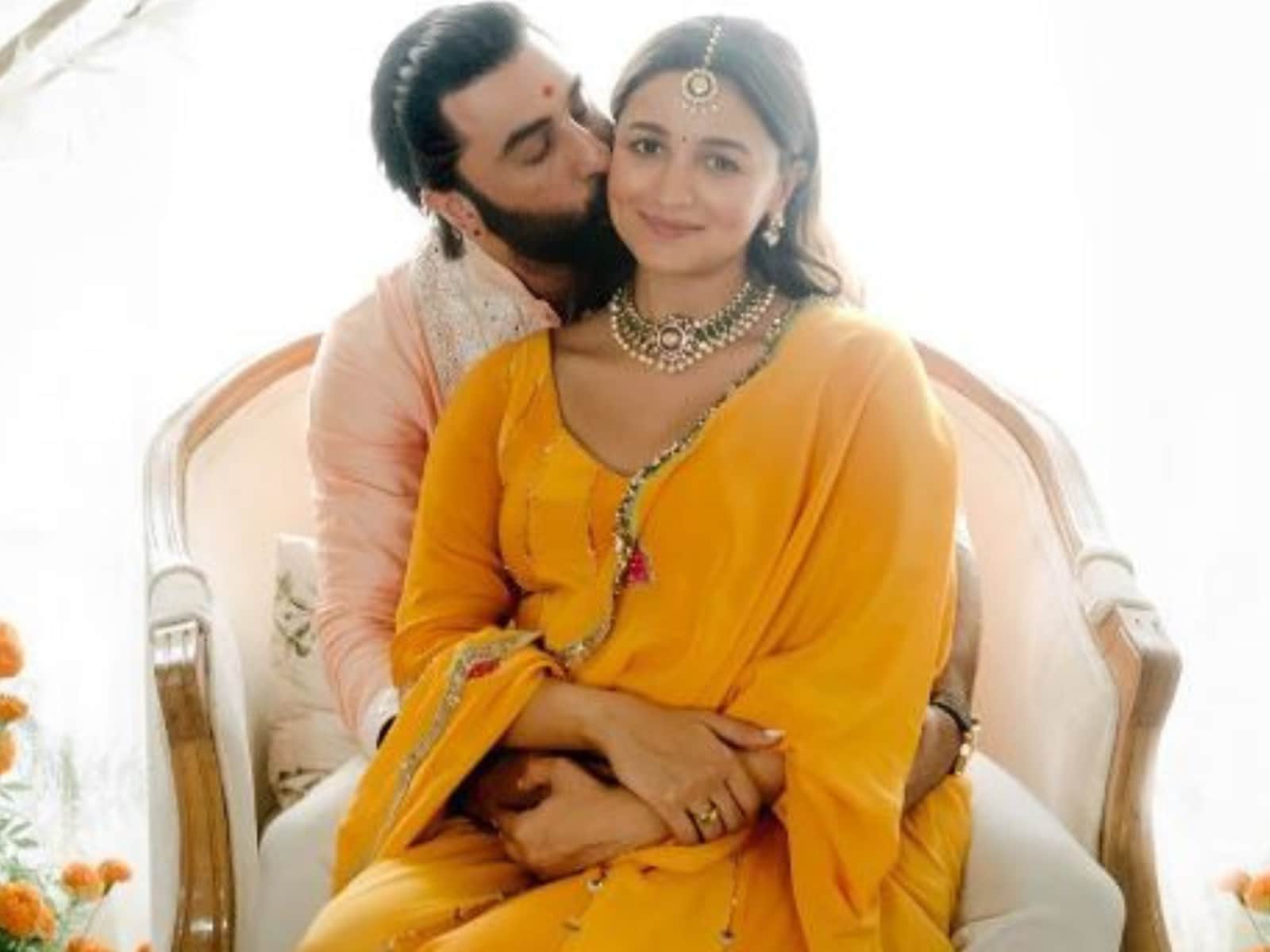 Alia Bhatt Photosex - BuzzFix: Alia Bhatt-Ranbir Kapoor's Baby, Premarital Sex and a Country of  Virtue Police - News18