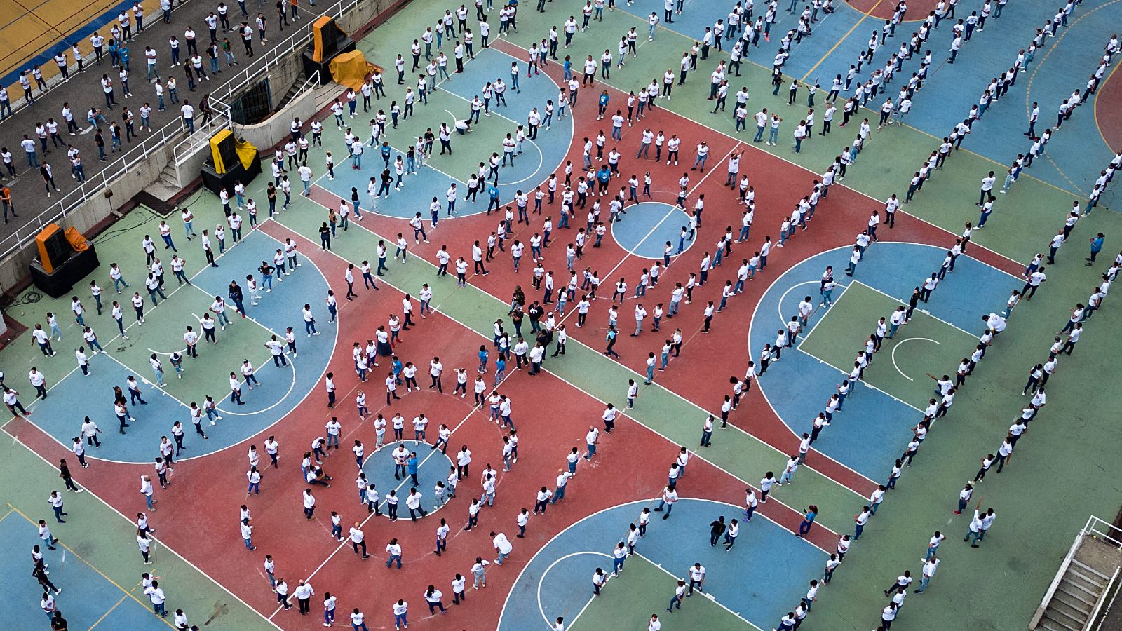 2,040 Venezuelan Dancers Attempt to Set New World Record for Largest Salsa  Casino Circle Dance