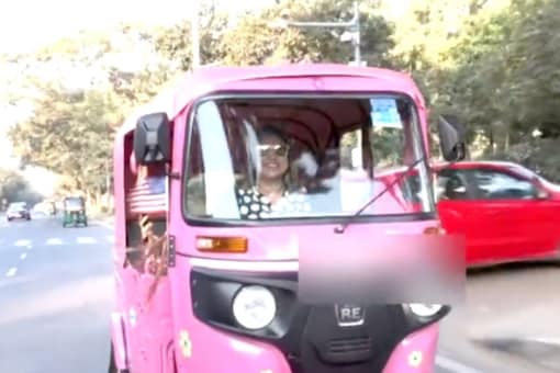 US Diplomats Ditch Bullet-proof Cars For Auto-rickshaws in Delhi. (Image: Twitter/@Reuters)