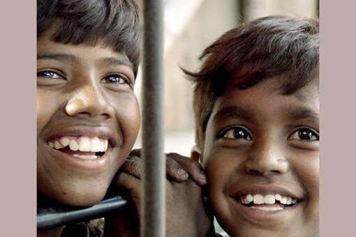 The National Award-winning Tamil movie Kaaka Muttai tells the story of two young boys from a poor family and their struggle to save money to buy pizza.