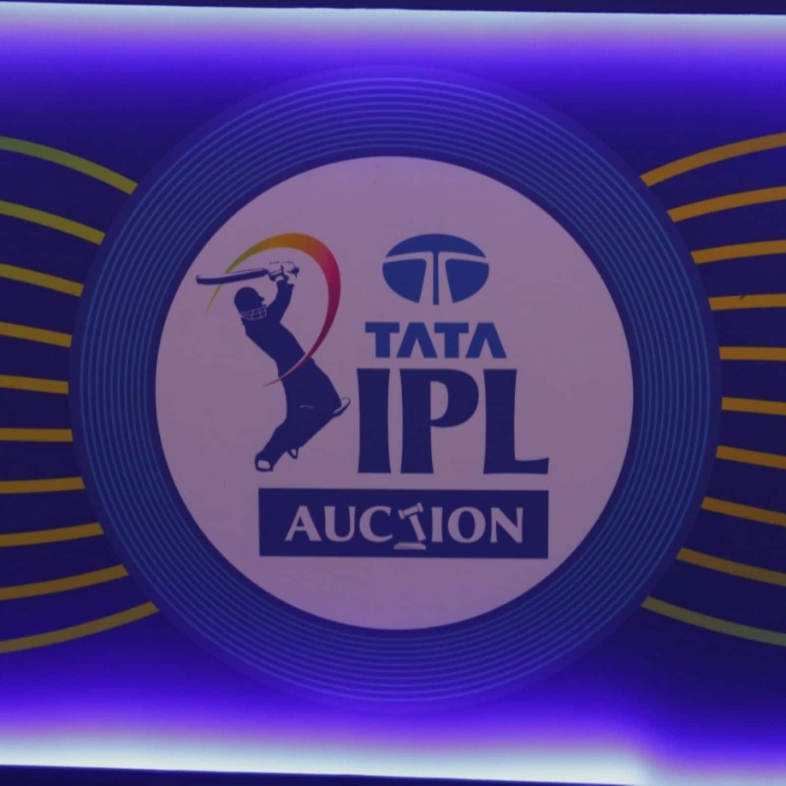 IPL 2023: Preity Zinta distributes Punjab Kings jersey to home crowd in  Mohali
