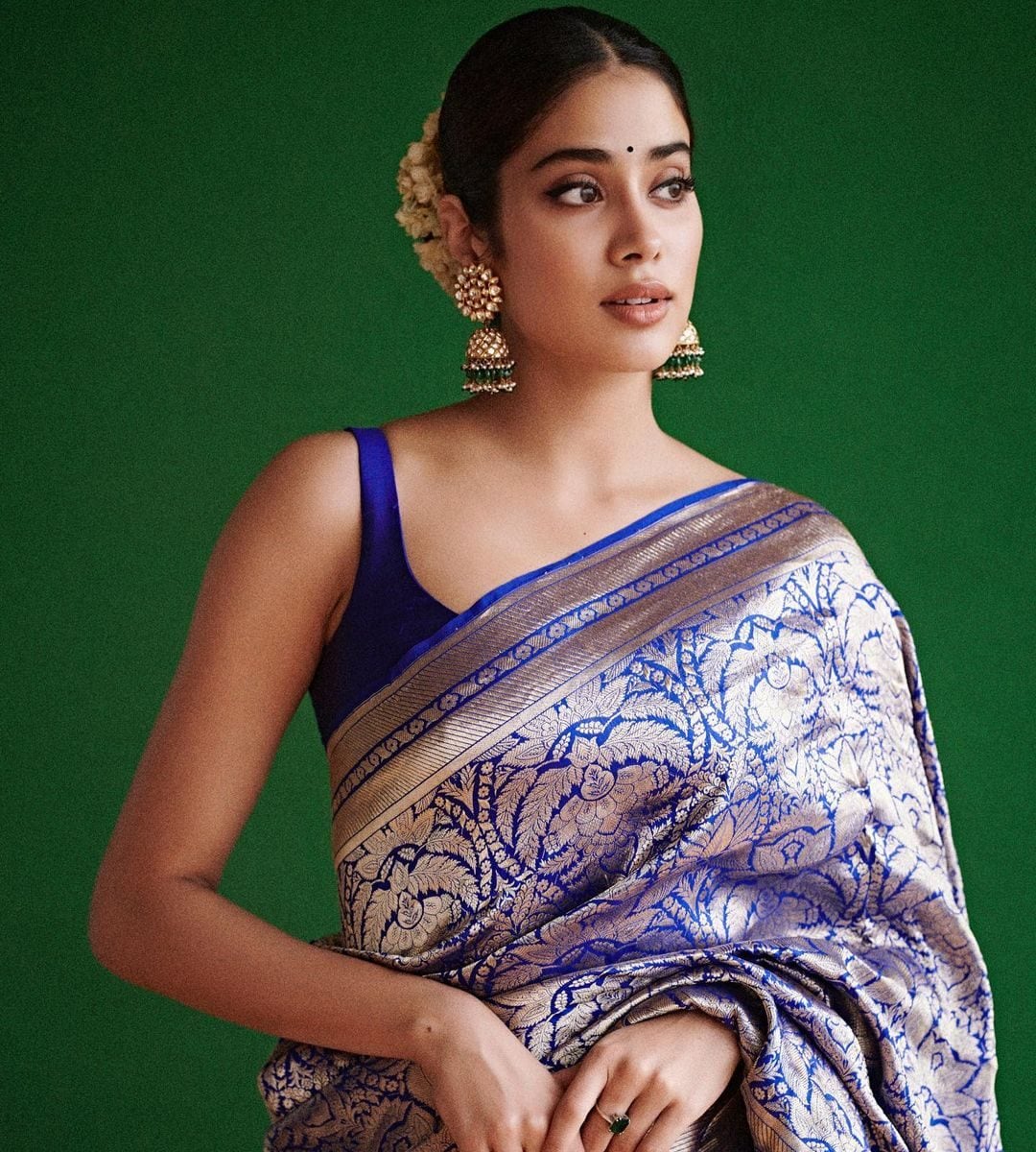 Janhvi Kapoor Exudes Ethnic Grace In A Classy Pink And Gold Handwoven  Tissue Saree! - Woman's era