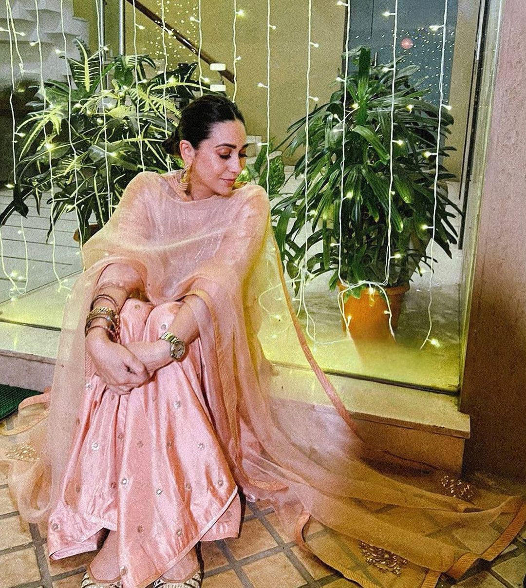 Karisma Kapoor Spells Elegance In Printed Chiffon Saree, Check Out The Karisma Kapoor Spells Elegance In Printed Chiffon Saree, Check Out The