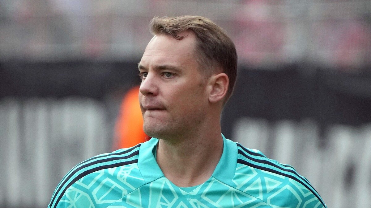 Manuel Neuer Ruled Out of Season With Broken Leg Following Ski Accident ...