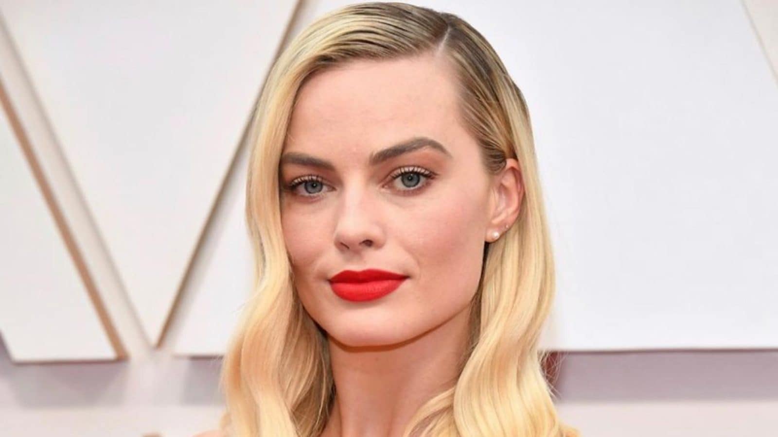 Margot Robbie Reveals Her Pirates Of The Caribbean Film Is Scrapped Heres Why Dellyranks 7917