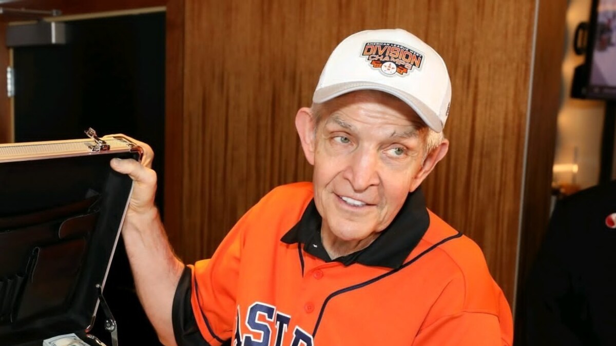 Astros fans petition for notorious gambler and philanthropist