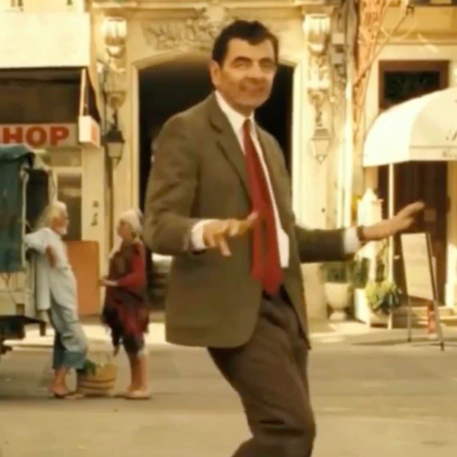 Mr Bean Grooves to Lata Mangeshkar's 'Mera Dil Ye Pukare Aaja' Song in Hilarious Edit Mr Bean Grooves to Lata Mangeshkar's 'Mera Dil Ye Pukare Aaja' Song in Hilarious Edit