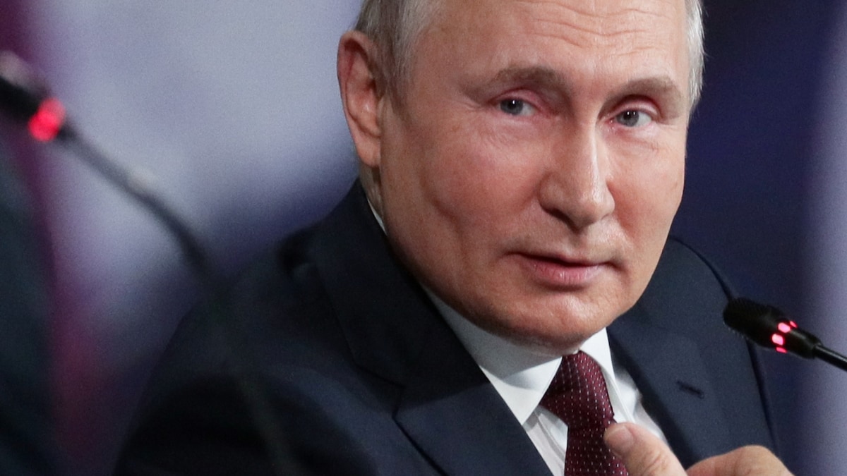 Russian President Vladimir Putin Suffering From Parkinson’s and Cancer? Experts Slam Rumours