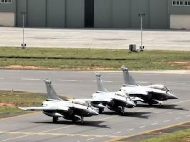 The Rafale aircraft is clearly superior to China's J-10, J-11, and Su-27 fighter jets. (Photo: IAF Twitter)