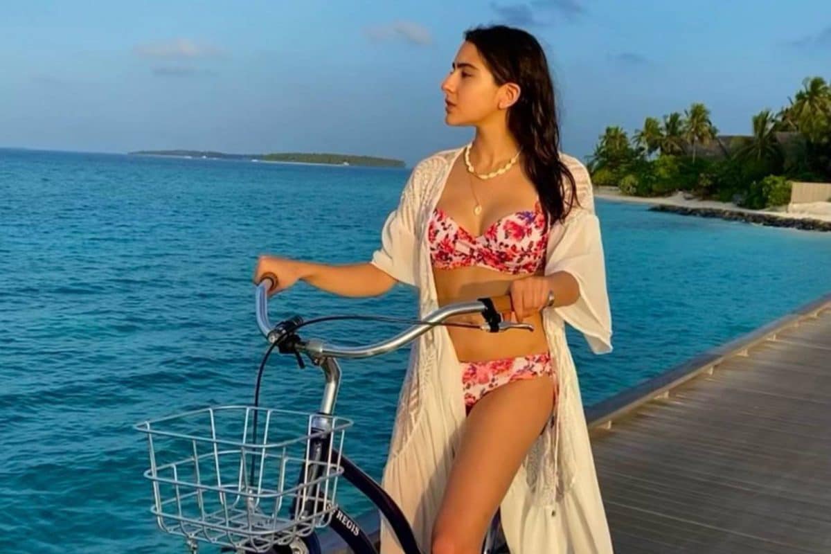 1200px x 800px - Sara Ali Khan Flaunts Toned Body In Stylish Floral Bikini, Check Out The  Diva's Hottest Swimwear Looks - News18