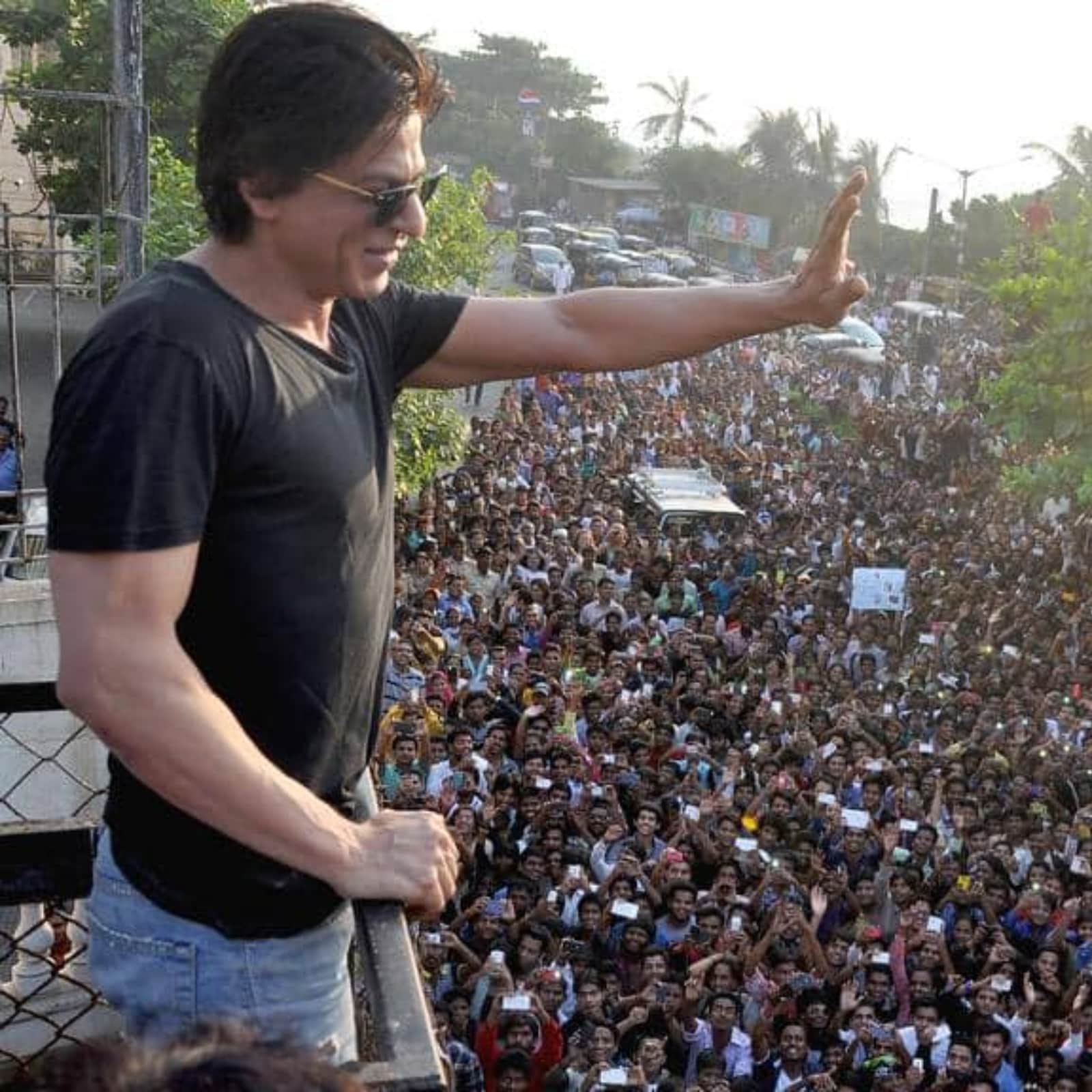 How Shah Rukh Khan raised bars for every man ever, reveals Dear Zindagi  Filmmaker on his 57th birthday #MasalaExclusive - Masala