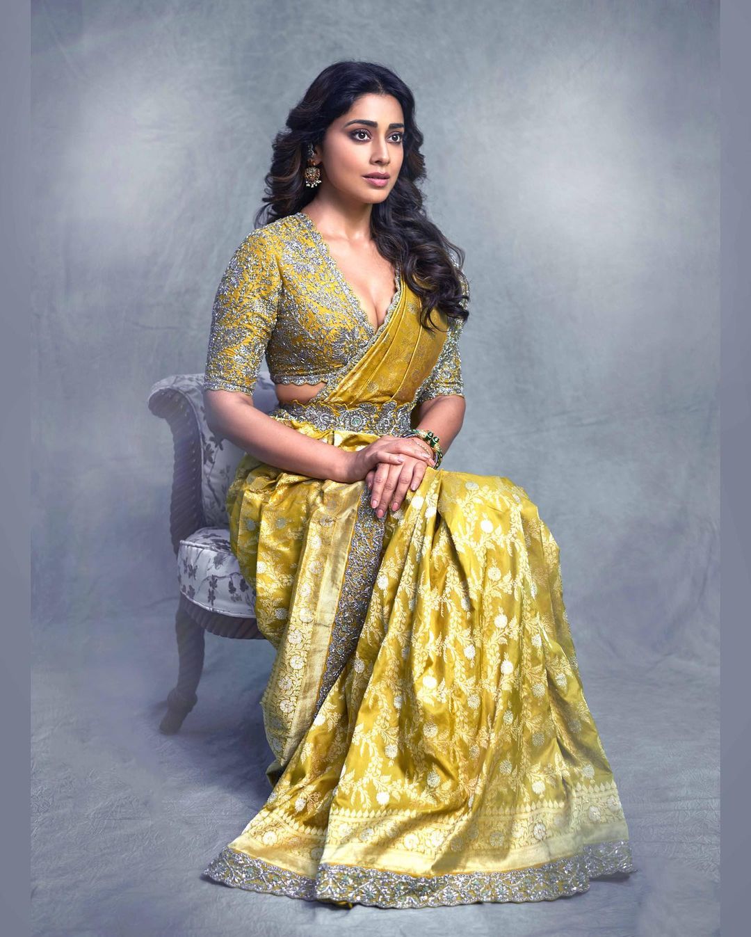 Shriya Saran Ups Glamour Quotient In Sparkly Sequin Saree, Check Out The  Diva's Most Stunning Looks In Gorgeous Sarees - News18