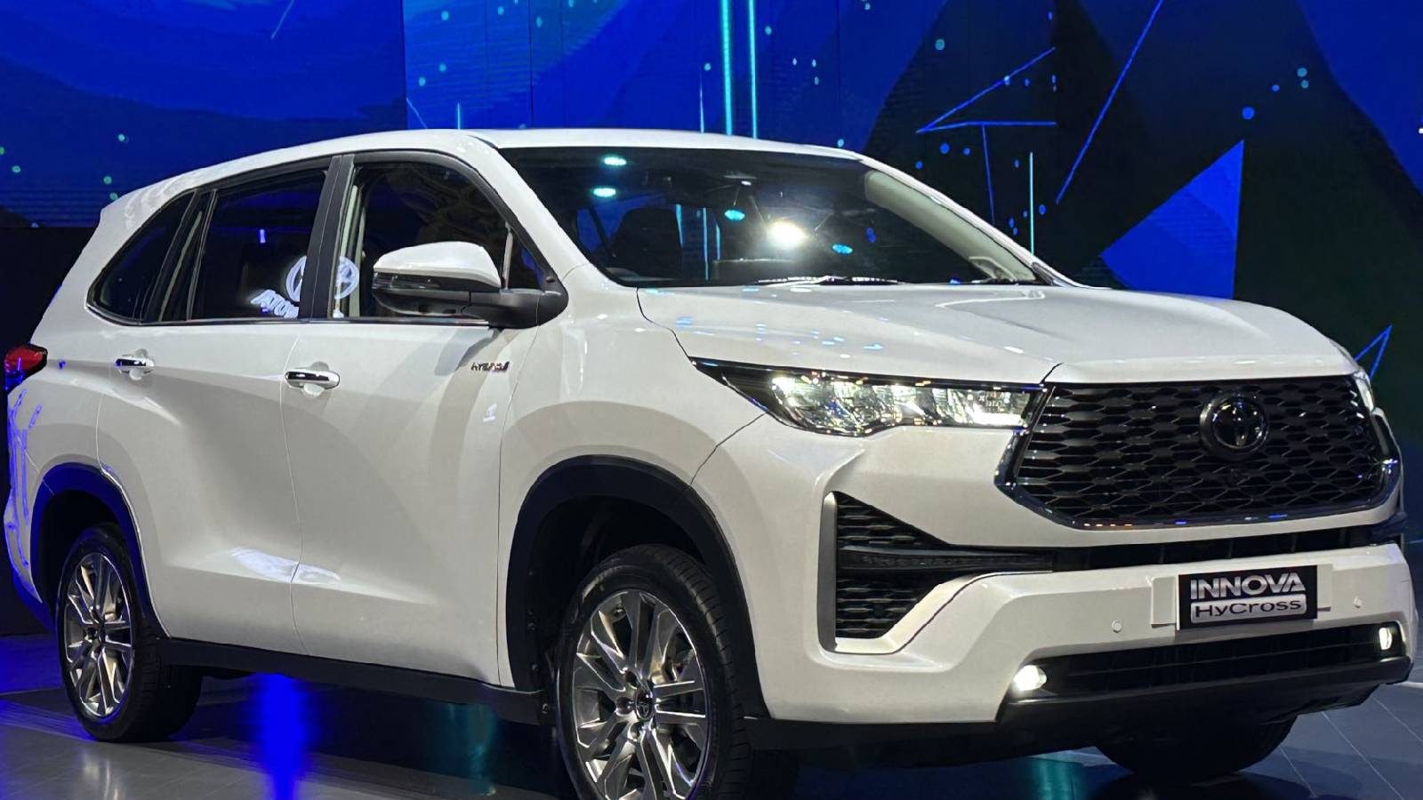 Toyota Innova HyCross Launch Price Starts At Rs 18 30 Lakh In India