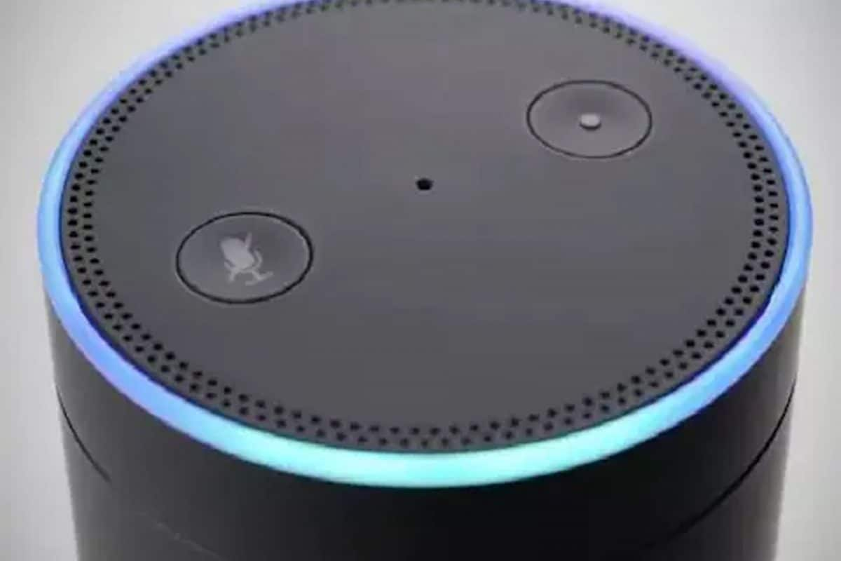 Amazon echo sale dot male voice