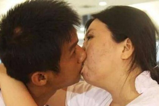 Thai Couple Kiss Their Way to Guinness World Record. (Image: Twitter/@Yemjon)