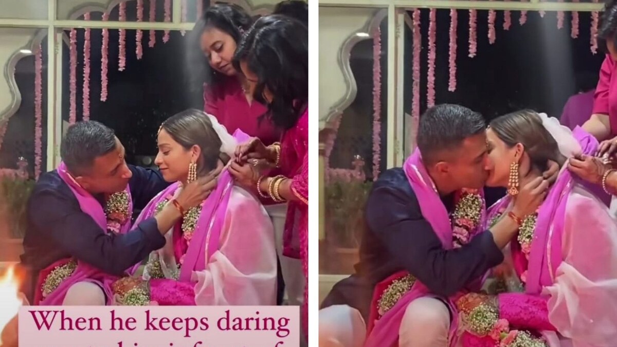 Viral Video of Indian Couple Kissing During Wedding Ceremony in Mandap Garners Mixed Reactions