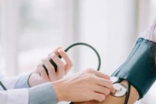 Measuring your blood pressure on a regular basis is essential, especially because it aids in the prevention of diseases such as hypertension and hypotension