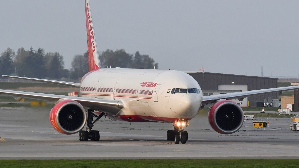 Air India ‘Peeing Incident’: 48% Fliers Now Want Ban on Serving Alcohol on International Flights, Shows Survey