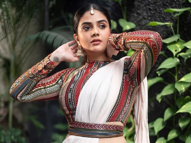 Actress-Host Sreemukhi Is Pure Grace in This White Saree With Boho