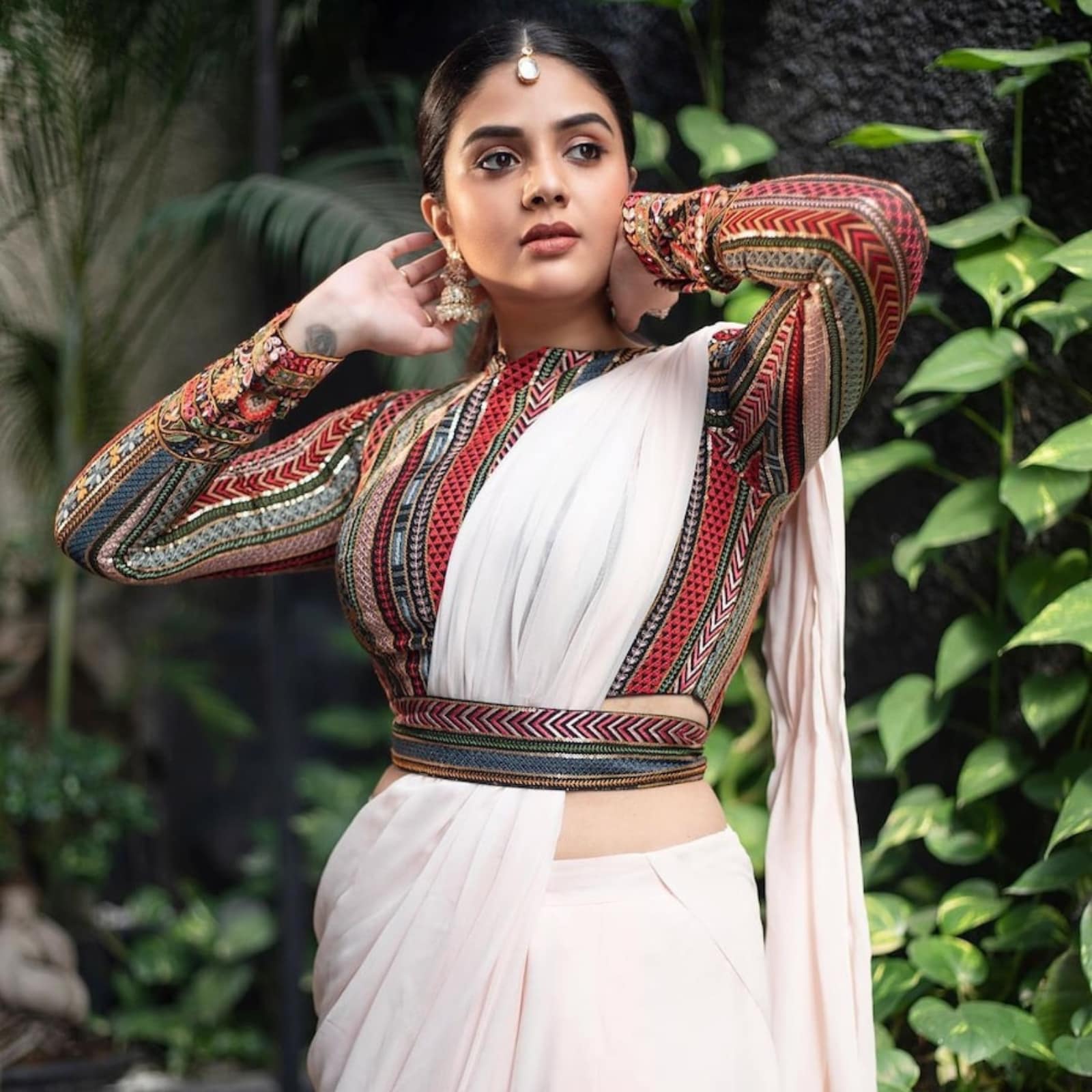 Actress-Host Sreemukhi Is Pure Grace in This White Saree With Boho-Print  Blouse - News18