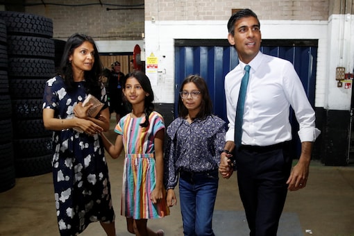 Rishi Sunak, his wife Akshata Murthy and their daughters Anoushka and Krishna at a Conservative Party leadership campaign event in Grantham, Britain, July 23, 2022. (Credits: Reuters) 