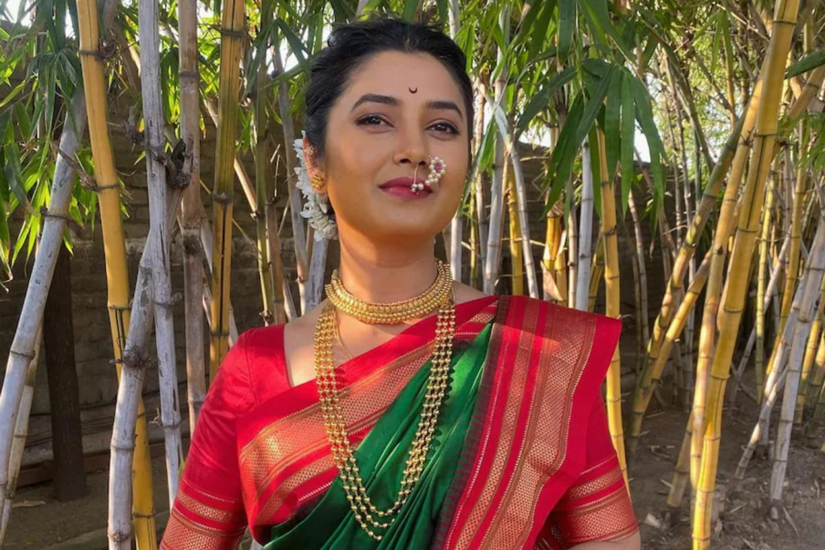 Prajakta Mali Steals The Show in Traditional Maharashtrian Look ...