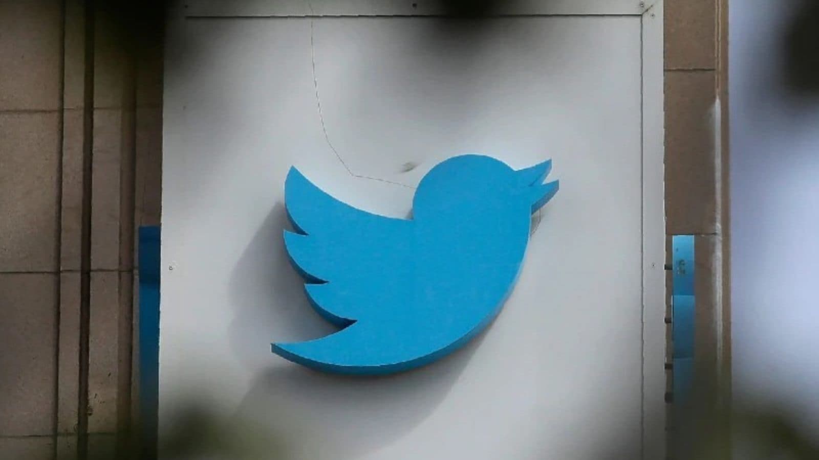 Twitter’s Blue Service Now Offers Prioritized Rankings in Conversations for Paying Subscribers