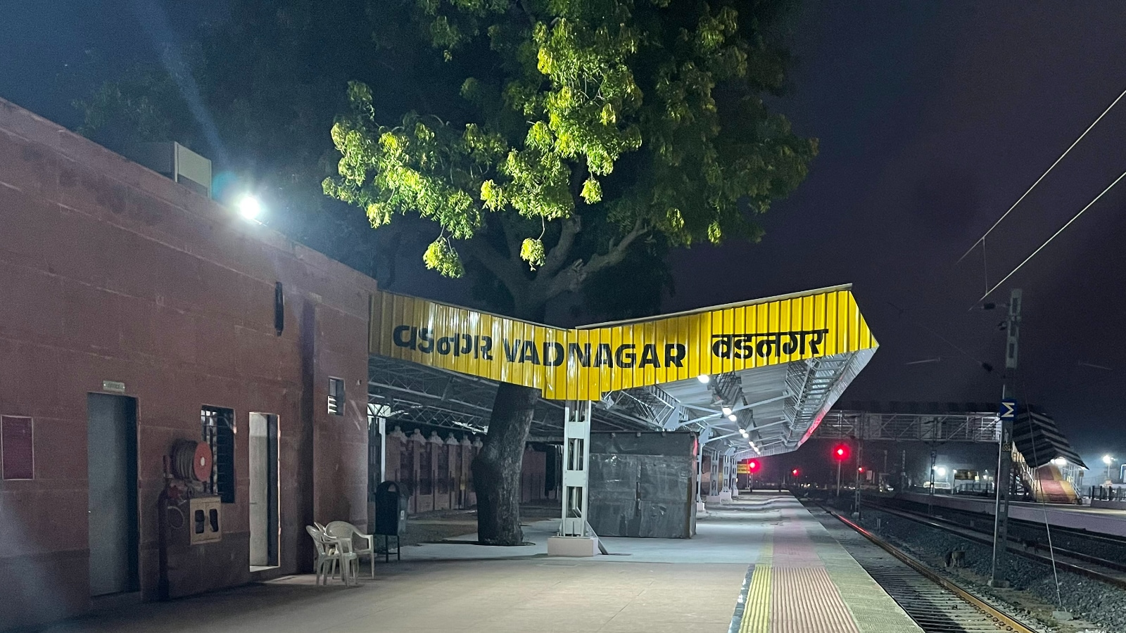 Vadnagar Tea Bubbles Up in Gujarat Poll Pot, with BJP in Prestige