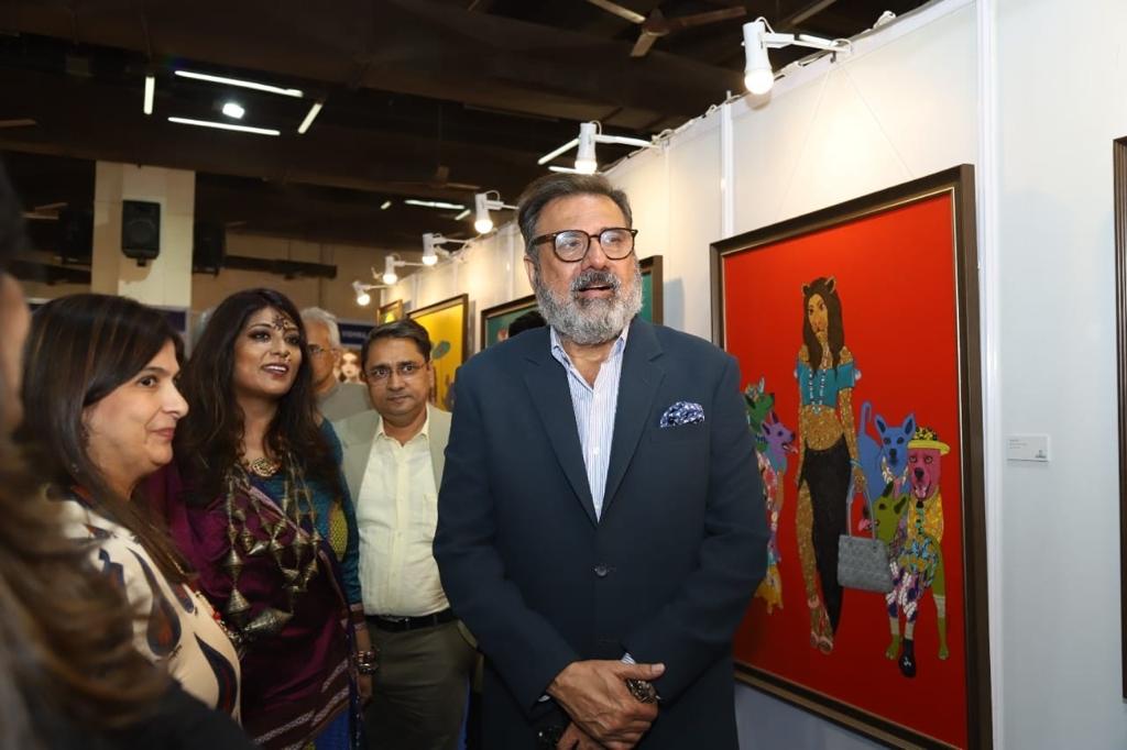 Boban Irani seen interacting with artists at MAF