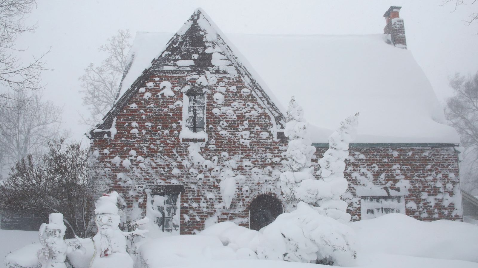 18 Dead, Hundreds of Thousands Without Power as Monster Storm Brings ...