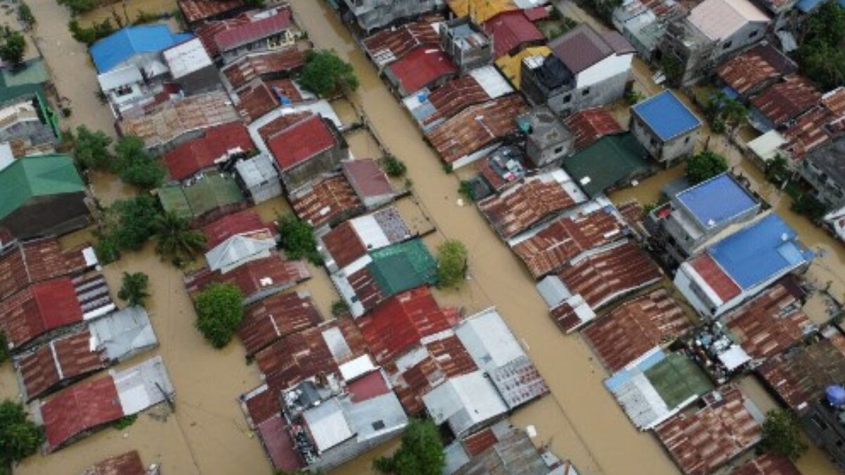 Philippines Floods Force Tens of Thousands to Flee Homes; 8 Killed, 19 ...
