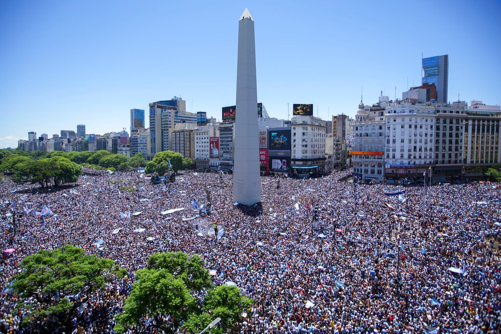 Lionel Messi and Co in a Sea of People! FIFA World Cup Winners
