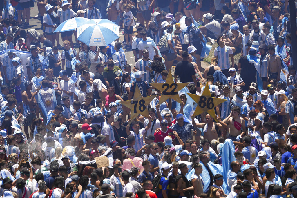 Lionel Messi and Co in a Sea of People! FIFA World Cup Winners