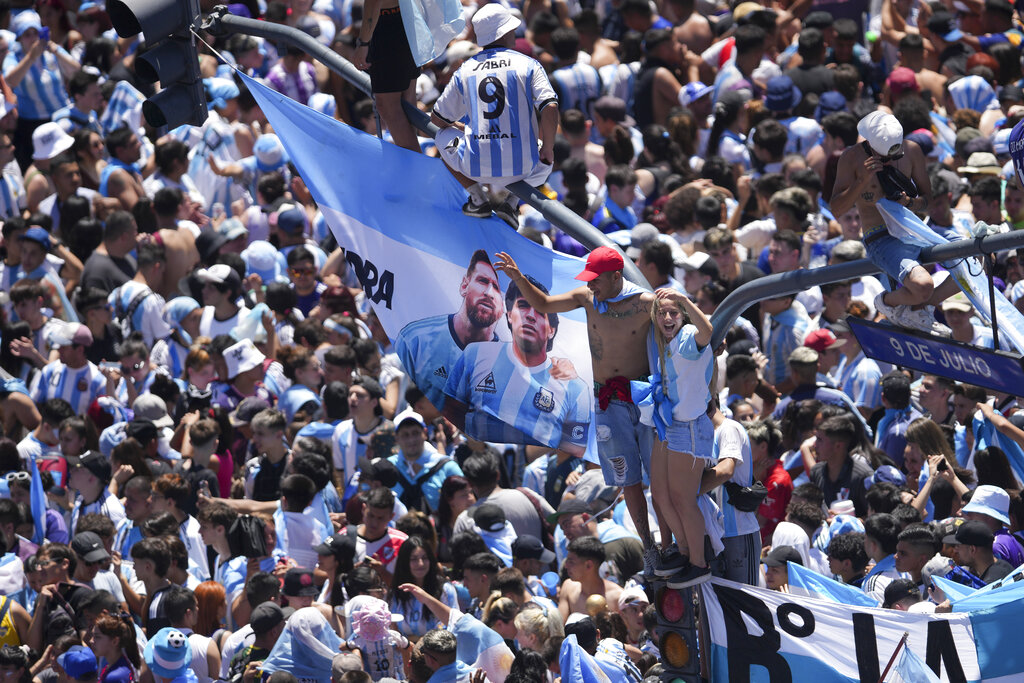 Lionel Messi and Co in a Sea of People! FIFA World Cup Winners ...