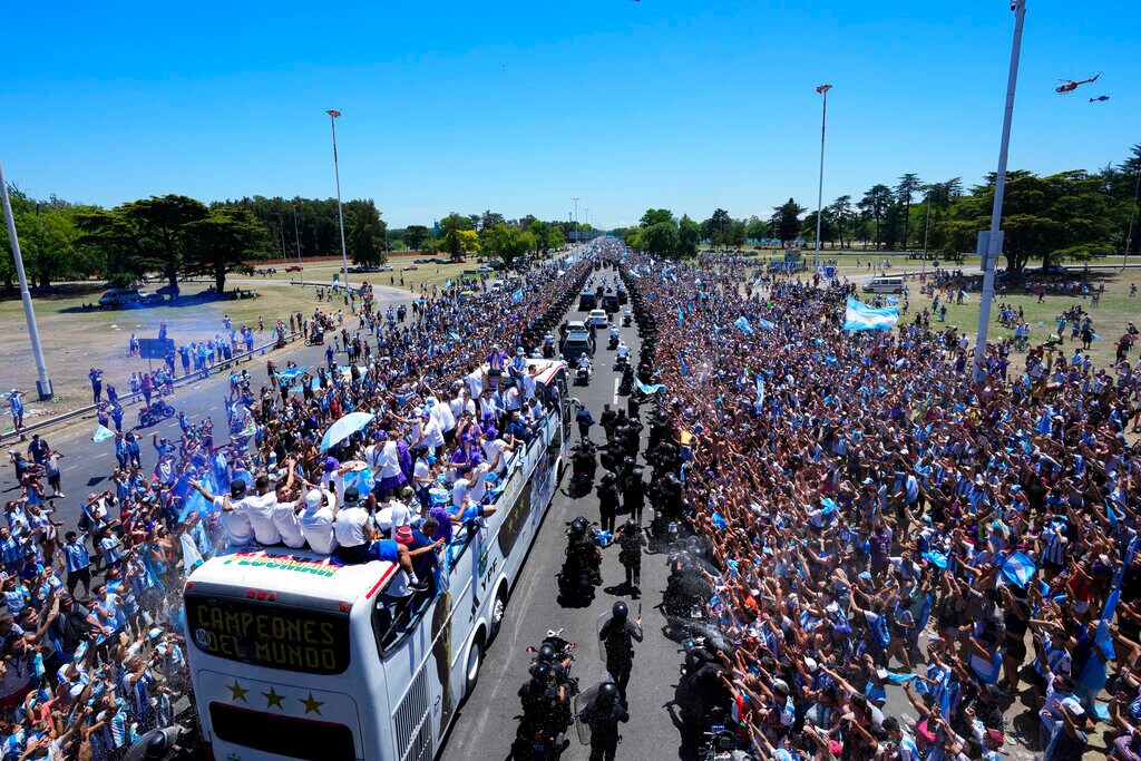 Lionel Messi and Co in a Sea of People! FIFA World Cup Winners